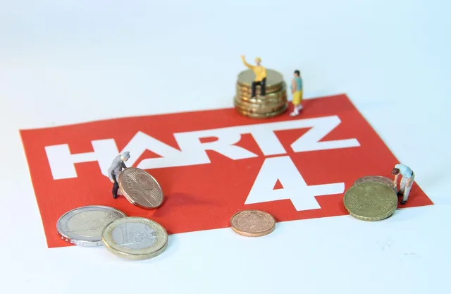 hartz 4, poverty, miniature figures, labour market, unemployment, training, money, euro, cent, iv, loan work, application, employment office, antisocial, workplace, unemployed, mediation, road, full employment, income, minimum wage, miniature figure, miniature, creative, model construction figure, hartz 4, hartz 4, unemployment, minimum wage, minimum wage, minimum wage, minimum wage, minimum wage. Vilka offentliga prognoser visar tillgång på arbetskraft?